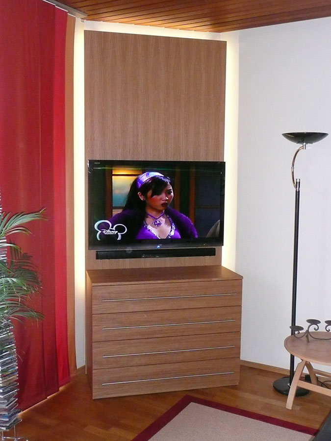 TV-Möbel mit LED-Beleuchtung TV-Möbel mit LED-Beleuchtung